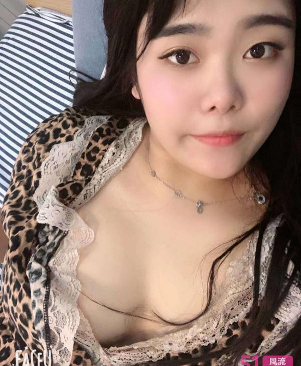 开发区金马路巨乳妹子