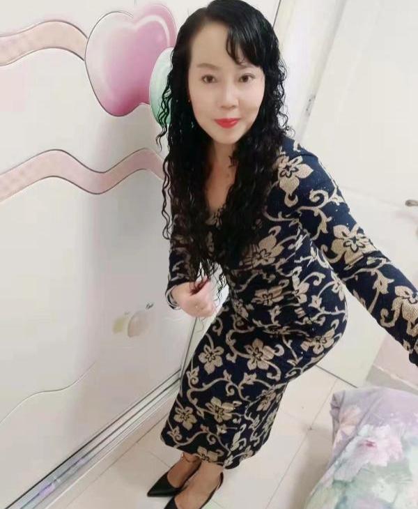 藏龙阁精致熟女悦悦