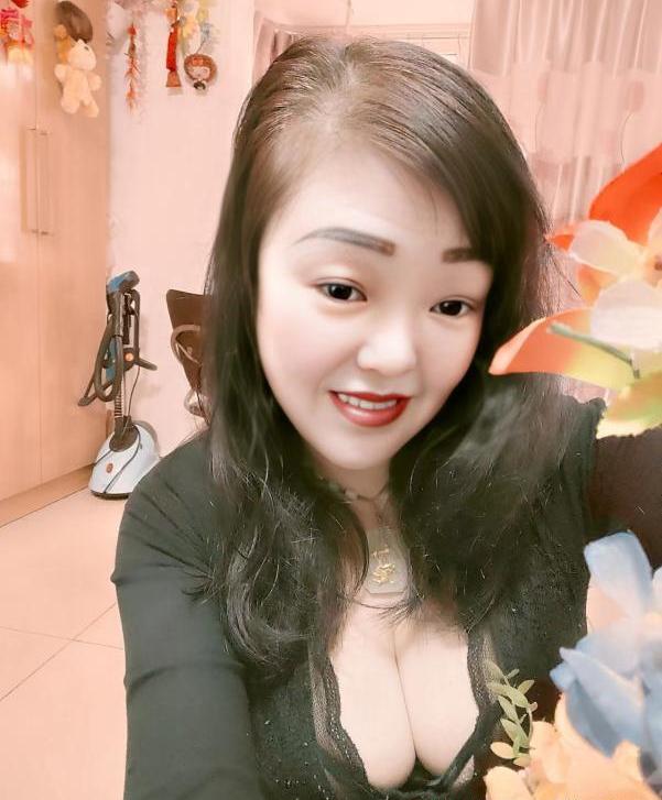 大胸泄火少妇