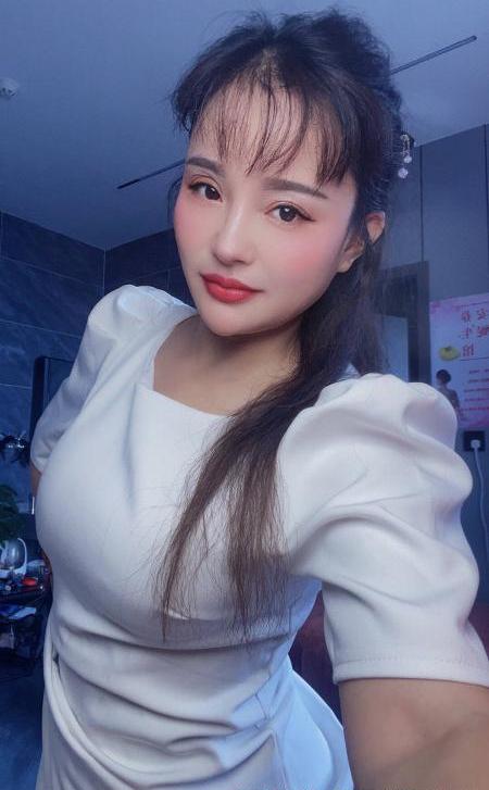 E奶少妇杨洋