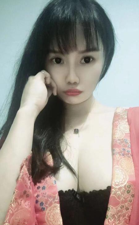 龙华巨乳丫头