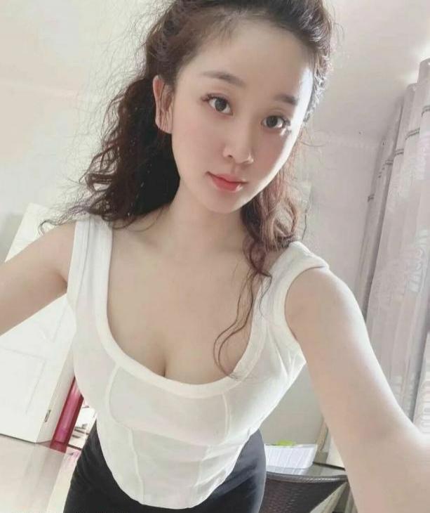  美子性感风骚少妇 